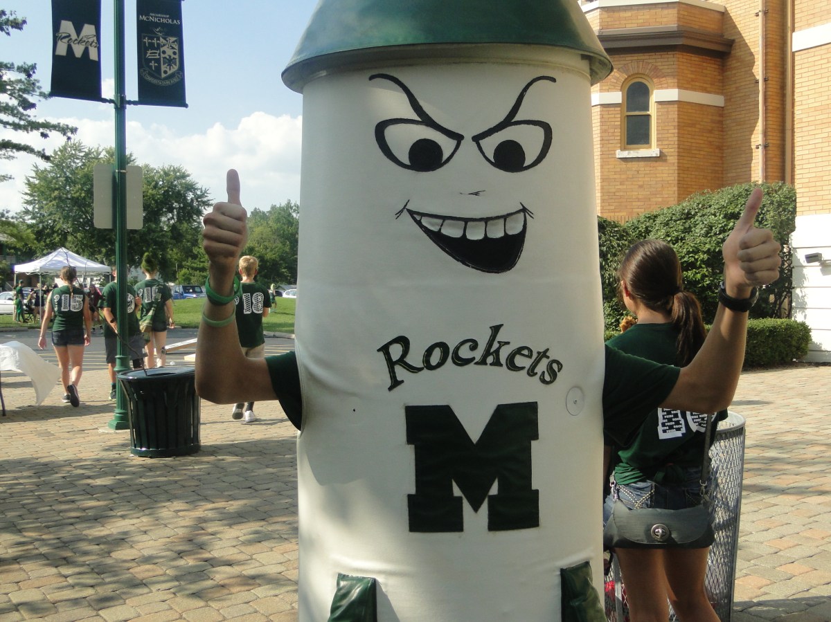 Mcnicholas Rockets Annual spirit night brings freshmen together – The McNicholas Milestone